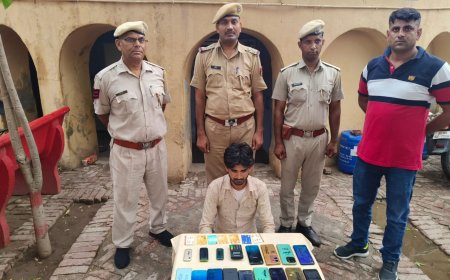 गोविन्दगढ में साइबर ठगी का आरोपी गिरफ्तार,16 मोबाईल, 7 एटीएम कार्ड व 01 एटीएम पीओएस मशीन तथा 9500 रुपए जब्त