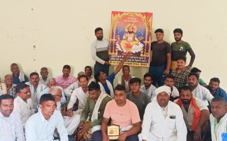 नौगावा मे प्रजापति समाज की बैठक का हुआ आयोजन