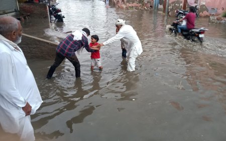 कस्बे में गंदे पानी निकासी के मार्ग अवरुद्ध, लोग परेशान