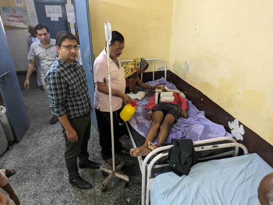 106 डिग्री फारेनहाइट बुखार से पीड़ित की दातागंज चिकित्सा अधीक्षक ने बचाई जान
