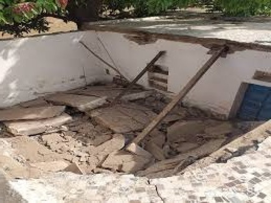 लिखित मे देने के बाद भी जिम्मेदारों की अनदेखी: सरकारी स्कूल के कमरे की छत गिरी