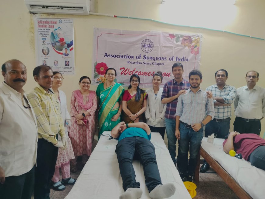 जयपुर मेडिकल एसोसिएशन हॉल में  एसोसिएशन का सर्जन ऑफ़ इंडिया एवं ट्रांसफ्यूजन मेडिसिन डिपार्मेंट, एसएमएस मेडिकल कॉलेज के संयुक्त तत्वावधान में रक्तदान शिविर का हुआ आयोजन