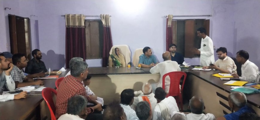 संभागीय आयुक्त ने छौंकरवाडा में रात्रि चौपाल कर सुनी ग्रामीणों की समस्याएं