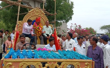 नम आंखो ने नया बलुपुरा के प्रधानाध्यापक सिंघल काे सेवानिवृति पर दी विदाई...