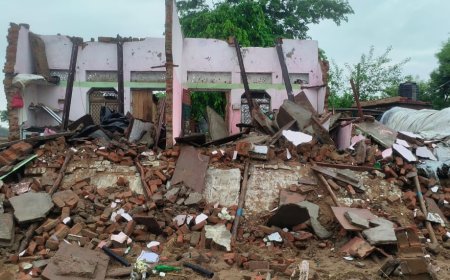गोविंदगढ़ :- बारिश में ढहा गरीब का आशियाना, घर का सामान मलबे मे दबा
