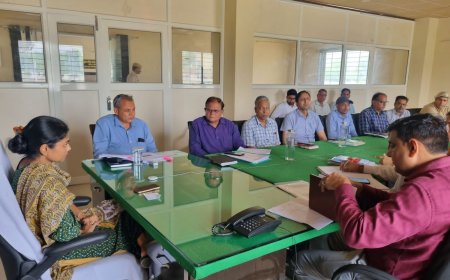 जिला कलक्टर ने ली जिला स्तरीय अधिकारियों की साप्ताहिक बैठक:  राजकीय भवनों में वर्षा जल संचयन प्रणाली को दुरुस्त रखने के दिए निर्देश