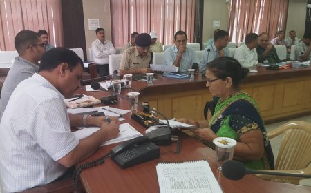 सम्भागीय आयुक्त ने कलेक्ट्रेट में की जनसुनवाई, 21 परिवाद प्राप्त हुए जिनमें मौके पर परिवादियों को दी राहत