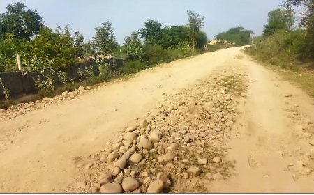 बजट इफेक्ट रोड स्वीकृति नहीं होने से लोगों को निराशा:  दो जिले को जोड़ने वाले मिसिग रोड भीलवाड़ा में पक्की  रोड़ तो, चितौडगढ में कच्चा रास्ता