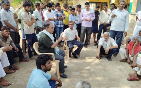 विद्यालय स्टाफ मे आए दिन होता झगड़ा, सरकारी विधालय में तालाबंदी कर किया विरोध प्रदर्शन: अधिकारी ने की समझाइश