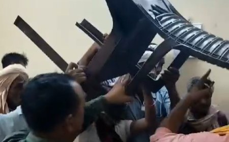 विद्युत कार्यालय कठूमर पर करीब दो दर्जन लोगों ने किया लाठी डंडों से हमला