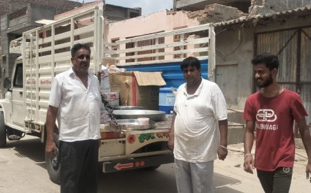 तखतगढ़ रामदेव मंदिर के रजत जयंती अवसर पर नगर में प्रसाद बांटा