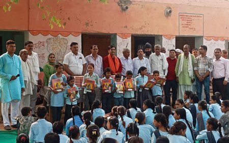 निर्मल एडवोकेट की प्रथम पुण्यतिथि पर विद्यालय के बच्चों को वितरण की पाठ्य सामग्री