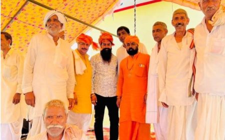 समाजसेवी भरत गुर्जर ने मंदिर निर्माण में  51000 रुपए की राशि देकर दिया  योगदान