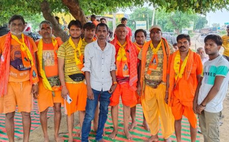 बम बम भोले के जयकारो के साथ अछांपुरा से रवाना हुये काँवडियें