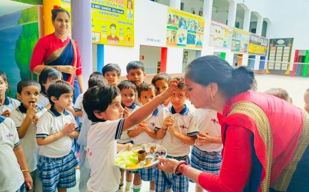 द बोहराज ग्लोबल स्कूल में छात्रों ने गुरु पूर्णिमा पर गुरुओं का पूजन कर लिया आशीर्वाद