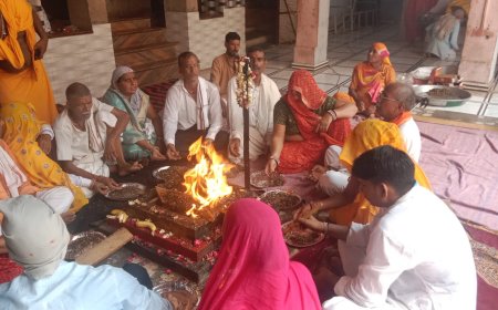 बड़ी धूमधाम के साथ मनाया गया  गुरु पूर्णिमा का पर्व : शिष्यों ने गुरुओं का चरण छूकर गुरु से लिया आशीर्वाद