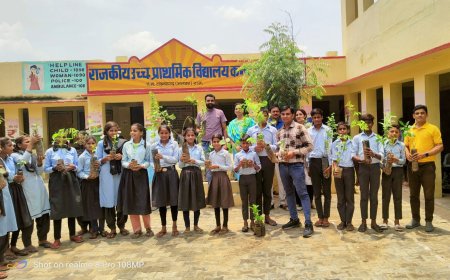 कनवाडा विद्यालय में किया पौधों का वितरण