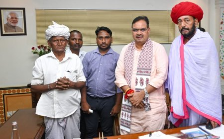 मंत्री देवासी ने मुख्यमंत्री  से मिलाया  कार्तिक भील के परिवार को व न्याय का दिया आश्वासन