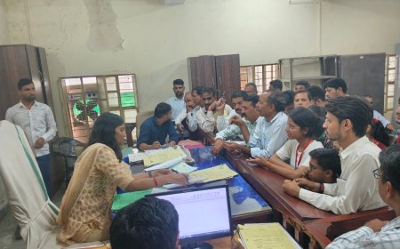 छात्र संगठन एसएफआई ने उपखंड अधिकारी को सौंपा ज्ञापन