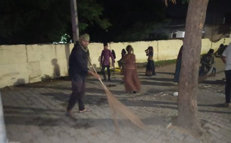 सफाई कर्मचारियों की हड़़ताल‌ पर, ग़ैर वाल्मीकि समाज के कर्मचारियों ने संभाला सफाई का मोर्चा