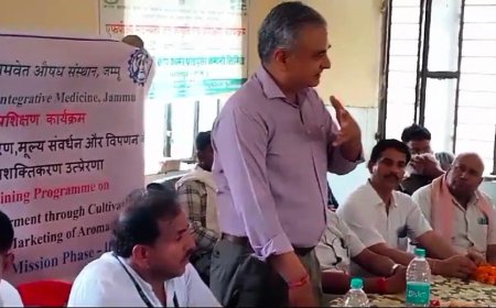 एरोमा मिशन -3 के तहत सुगन्धित पौधों की खेती, प्रसंस्करण तथा विपणन विषय पर एक दिवसीय कृषक प्रशिक्षण शिविर आयोजित