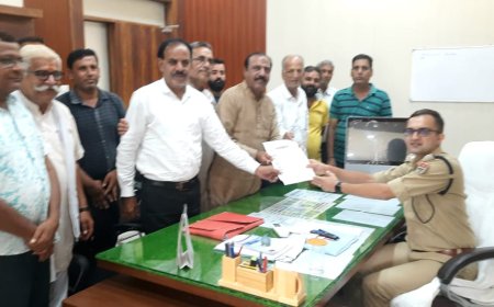 पुलिस कार्रवाई से नाराज़ व्यापारियों ने पुलिस अधीक्षक को सौंपा ज्ञापन