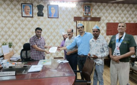 केजरीवाल की गिरफ्तारी असंवैधानिक': आप कार्यकर्ताओं ने राष्ट्रपति के नाम जिला कलेक्टर को सोपा ज्ञापन