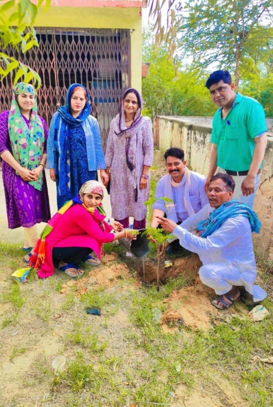 रैणी महिला बाल विकास अधिकारिता विभाग ने कार्यालय के सामने किया पौधारोपण