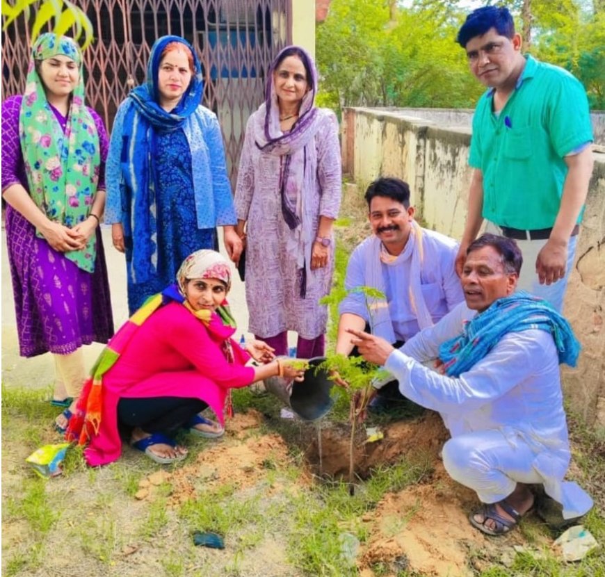 रैणी महिला बाल विकास अधिकारिता विभाग ने कार्यालय के सामने किया पौधा रोपण