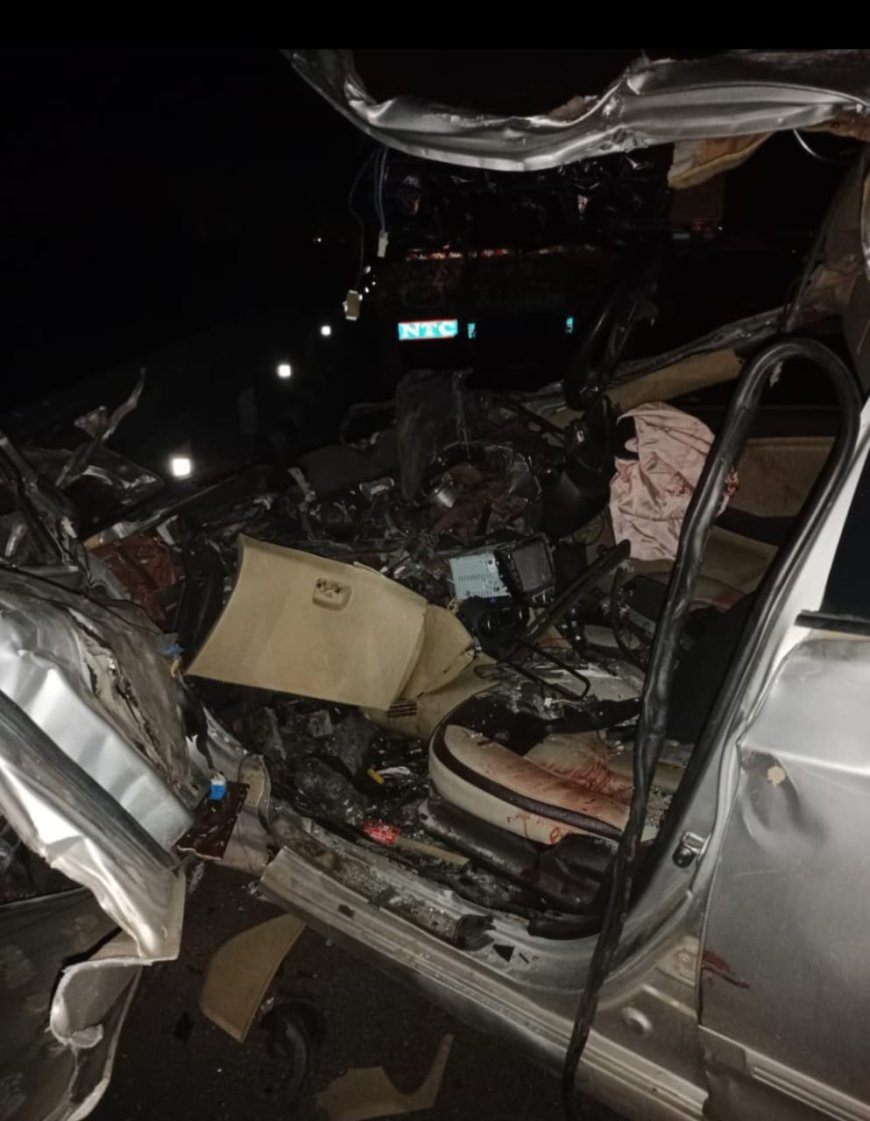 दिल्ली मुंबई एक्सप्रेस हाईवे पर खड़े ट्रक से टकराई कार, दो की मौके पर मौत