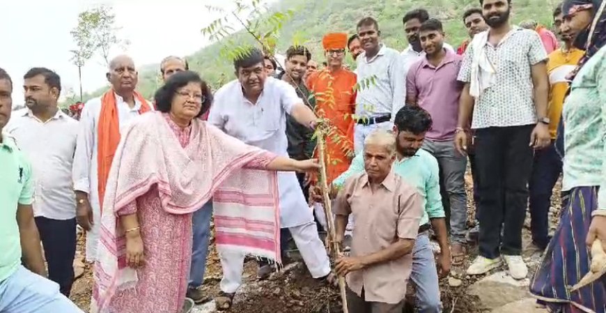 एक पेड़ मां के नाम भौरंगी गौशाला में किया वन मंत्री संजय ने पौधा लगाकर किया शुभारंभ