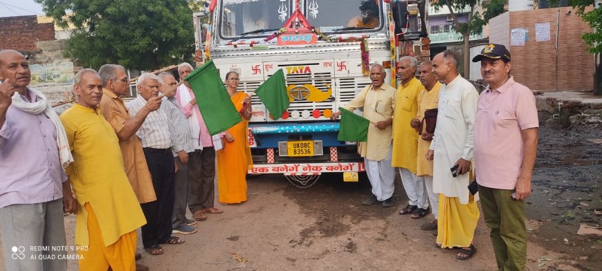 अखिल विश्व गायत्री परिवार शांतिकुंज हरिद्वार मे भंडारे व निर्धन व्यक्तियों के लिए 451  कट्टे गेहूं हरी झंडी दिखाकर किया रवाना