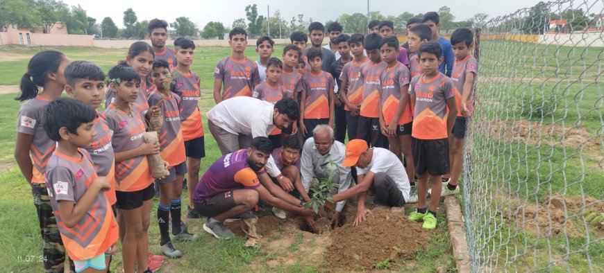 पचलंगी ओम शिव गौशाला एवं पोसाना में खेल मैदान में लगाए पौधे