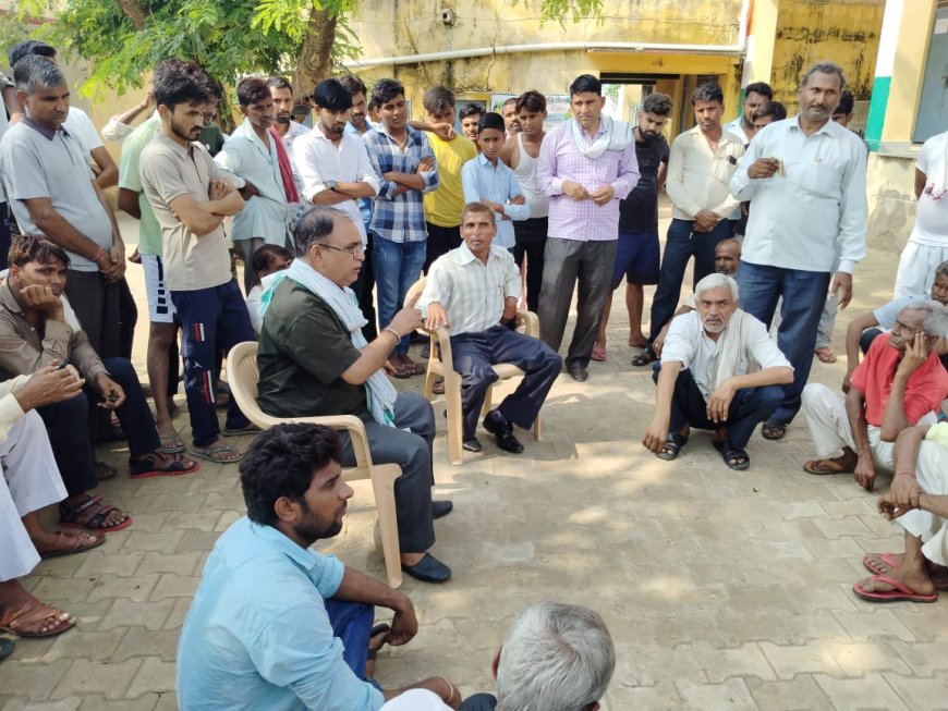 विद्यालय स्टाफ मे आए दिन होता झगड़ा, सरकारी विधालय में तालाबंदी कर किया विरोध प्रदर्शन: अधिकारी ने की समझाइश