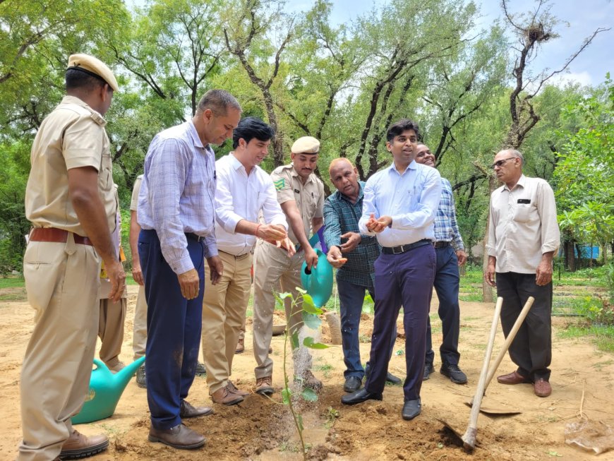 राज्य सरकार के निर्देशानुसार जिला प्रभारी सचिव श्री शिव प्रसाद नकाते ने बहरोड के विभिन्न संस्थाओं का किया निरीक्षण