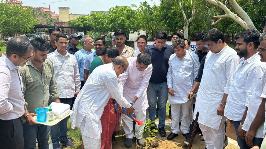 जिला प्रभारी मंत्री ने पौधा लगाकर एक पेड मां के नाम अभियान का किया शुभारम्भ