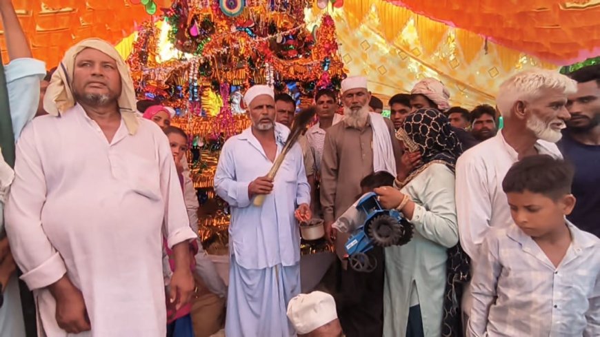 गोविंदगढ़ कस्बे में निकले ताजिये: इमाम हुसैन और उनके साथियों की शहादत को याद किया, अखाड़ों ने दिखाए करतब