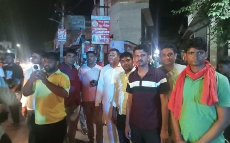 युवा मोर्चा भाजपा मंडल के सौजन्य से कांवड़ियों पर की गई भव्य पुष्प वर्षा