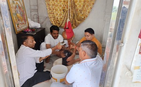 श्रावण माह की शिवरात्रि पर  मन्दिर पर किया ध्वजारोहण  -जेडी चारण