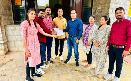 सामूहिक कार्य बहिष्कार को लेकर सी एच ओ ने सौंपा ज्ञापन