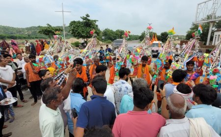धौला कुआं खोहरा गांव में हरिद्वार से कांवड़ लेकर आये कावड़ियों का पूर्व मंत्री गोलमा देवी सहित ग्रामीणों ने किया स्वागत
