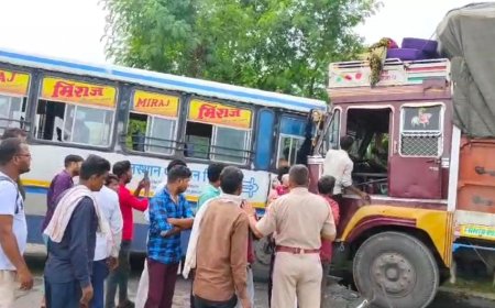 रोडवेज ट्रक भिड़ंत में चार महिलाओं सहित 11 लोग घायल