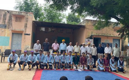 संघवी केसरी राजकीय उच्च माध्यमिक विद्यालय में भामाशाह ने किया प्रतिभाशाली विद्यार्थियों का सम्मान