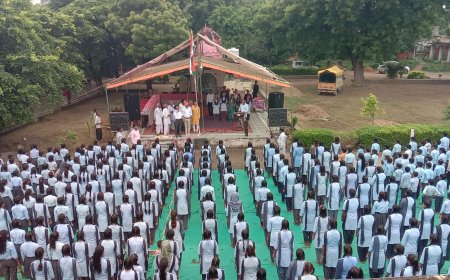 सकट के पीएम श्री स्कूल में  हर्षोल्लास के साथ मनाया गया स्वतंत्रता दिवस समारोह