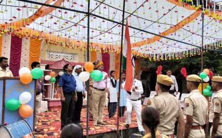 स्वतंत्रता दिवस पर तहसीलदार रमेश खटाणा ने किया ध्वजारोहण ,बारिश के कारण बदलना पड़ा कार्यक्रम स्थल