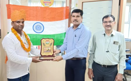 एलआईसी शाखा कोटपुतली में मनाया 78वा स्वतंत्रता दिवस