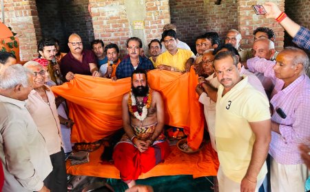 वीर हनुमान दक्षिण मुखी बालाजी मंदिर रामपुरा में स्वामी अश्विनी आचार्य महाराज की हुई चादरपोशी