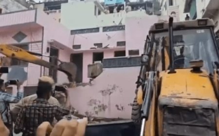 स्कूल का झगड़ा और सुलग गया उदयपुर, आरोपी छात्र के पिता के घर प्रशासन का नोटिस चस्पा, चला  बुलडोजर