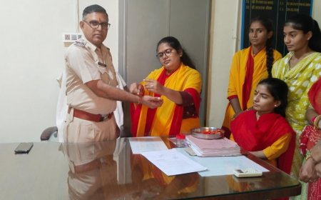 तखतगढ़ थाने में मनाया गया रक्षाबंधन, एकल विद्यालय की शिक्षिका ने पुलिसकर्मियों को बांधी राखी