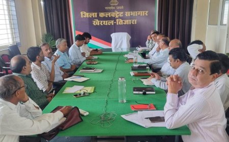 अतिरिक्त जिला कलेक्टर ने ली साप्ताहिक समीक्षा बैठक